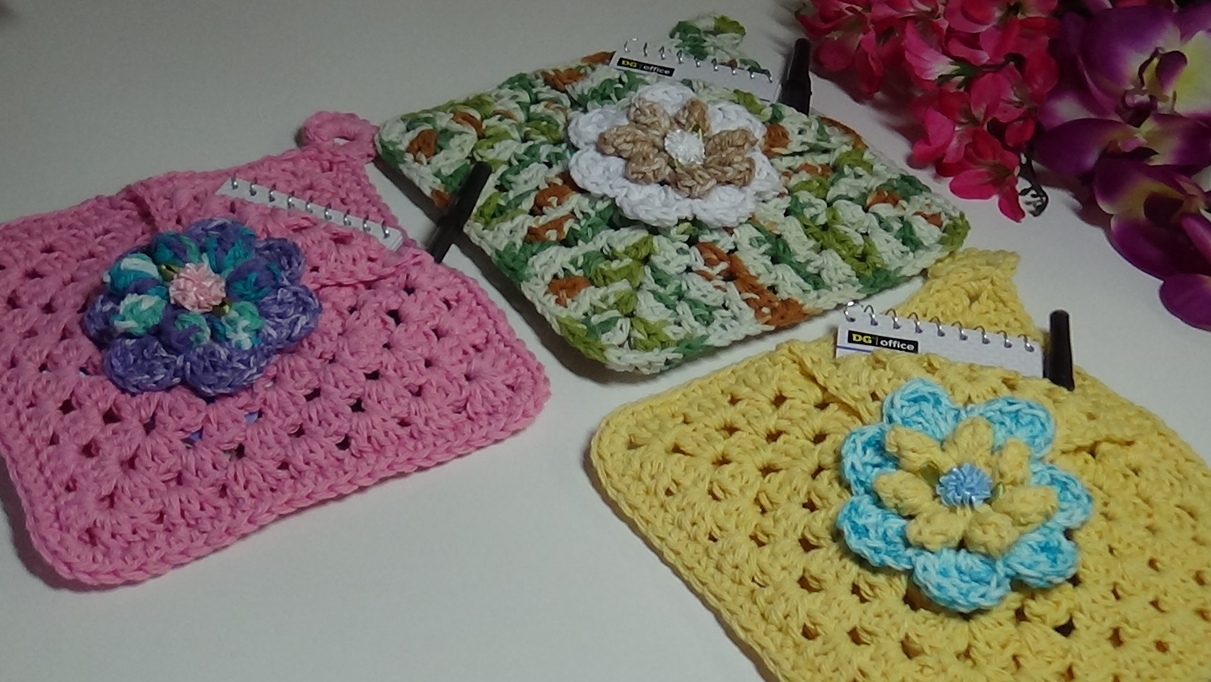 # 530 Granny Square Notepad holder